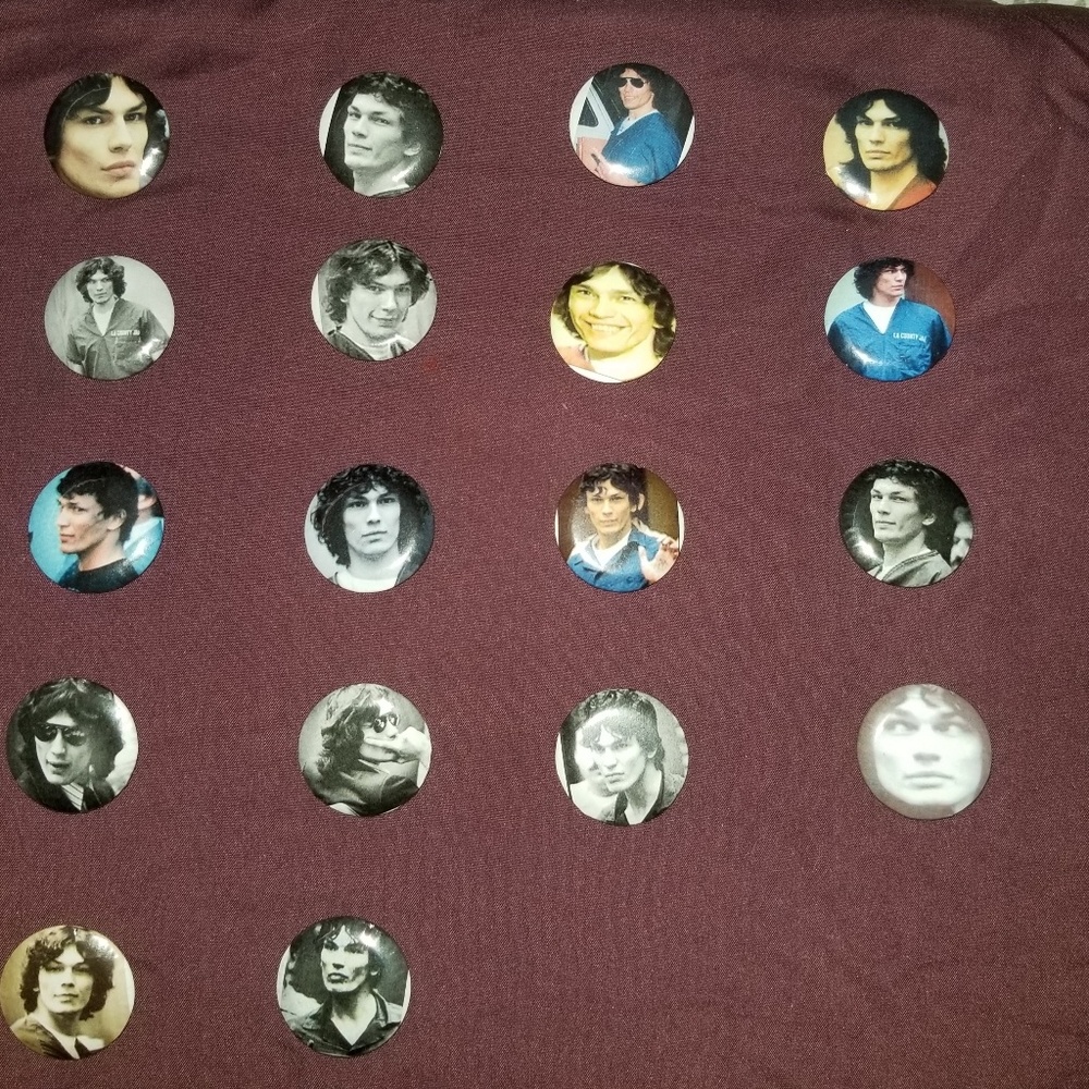 Serial killer murderabillia pins set 18.